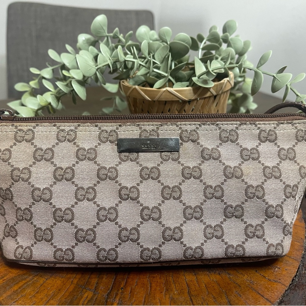 Authentic Vintage Gucci Beige GG Canvas Pouch